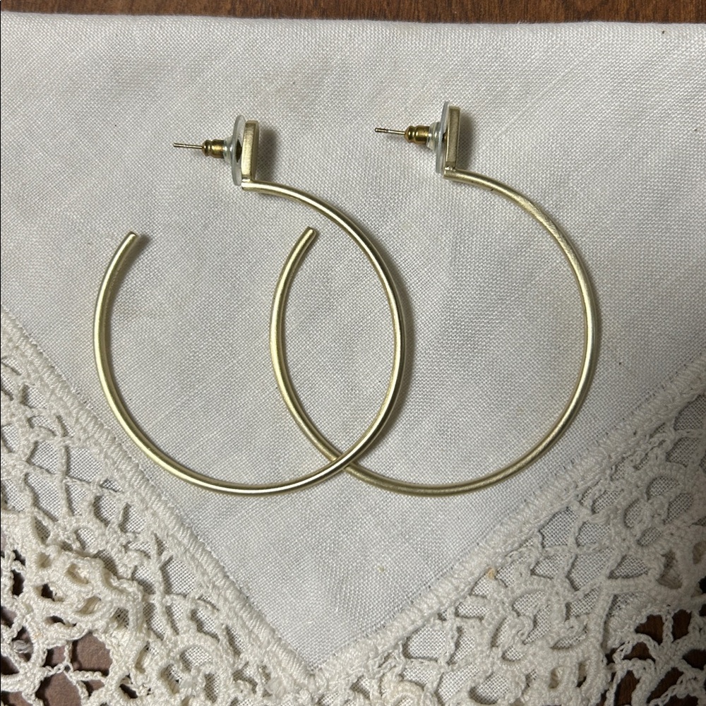 Kendra Scott Pepper Hoop Earrings in Gold